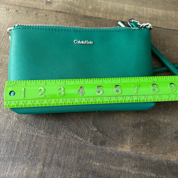 Calvin Klein crossbody purse - Picture 11 of 13